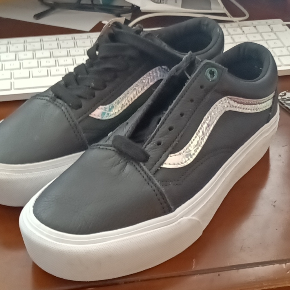 ✔️ #64 Brand new Vans leather sneakers